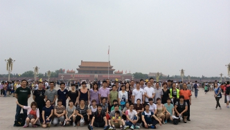 2014年，新藝組織員工遠赴外地旅游